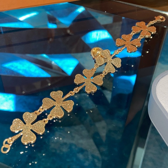 Oscar de la Renta Clover Bracelet & Earrings - Picture 12 of 17